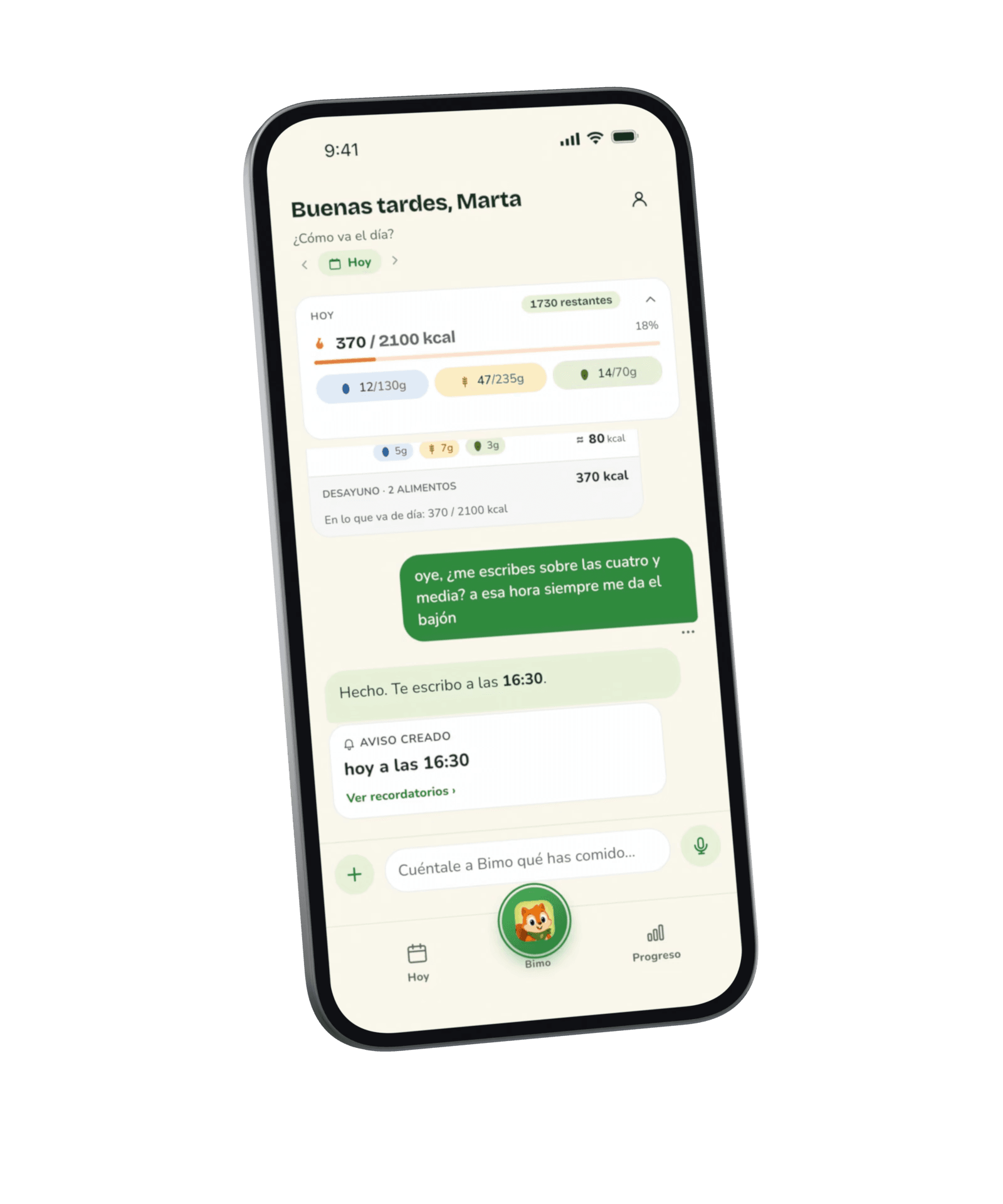 Bimo en el iPhone: el chat del día, con el desayuno registrado y un aviso programado; la comida, escrita en una sola frase, queda registrada con sus calorías.